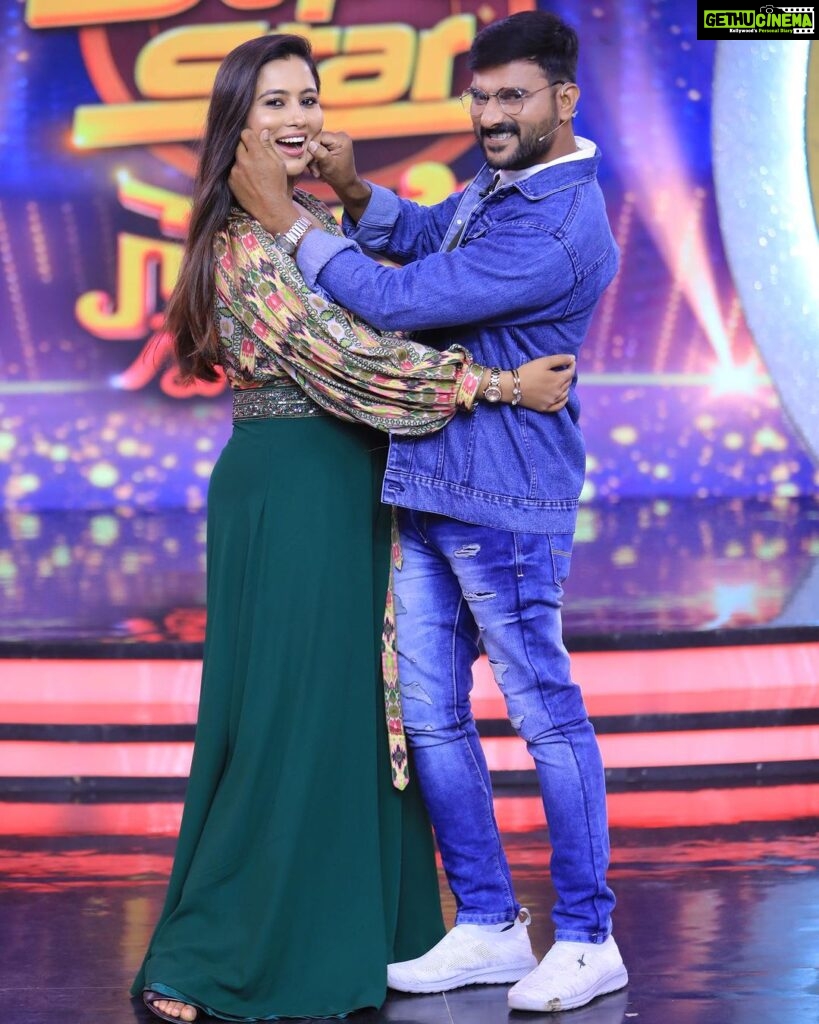 Neha Gowda Instagram - Once again coming to entertain you all with a fun filled content !! With a sister brother duo !! This Sunday on star Suvarna !!! #sunday #special #fun COSTUME COURTESY- @dharaa.in