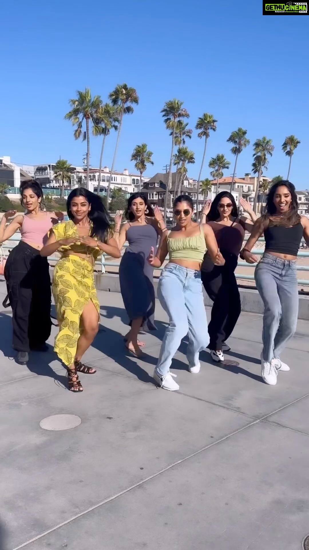 Neha Kakkar Instagram - Ta Ta Ta X Cheez Badi @b.khanfident Wow girls!! 😍🔥 Song Mixed by @mixedbyit Singers: @itsbayanni @jasonderulo & @nehakakkar Posted @withregram • @b.khanfident CALI GIRLS 🌴 🧠: @nidhi.reddy.k 👯♀️ : @b.khanfident @iman1013 @meghnac3 @eshhpat @anishakula @nidhi.reddy.k #tatatacandychallenge #tatata #cheezbadi #mashup #desimashup