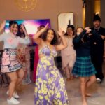 Neha Kakkar Instagram - I love how Nehu, Dhana, Guddu and Specially Mom are dancing on #Balenciaga Looks like we’re Living the song!! 😍💃🏻🥳 @dhanashree9 @tonykakkar @tonyjrlive @ritikavatsmakeupandhair @surbhikakkar12