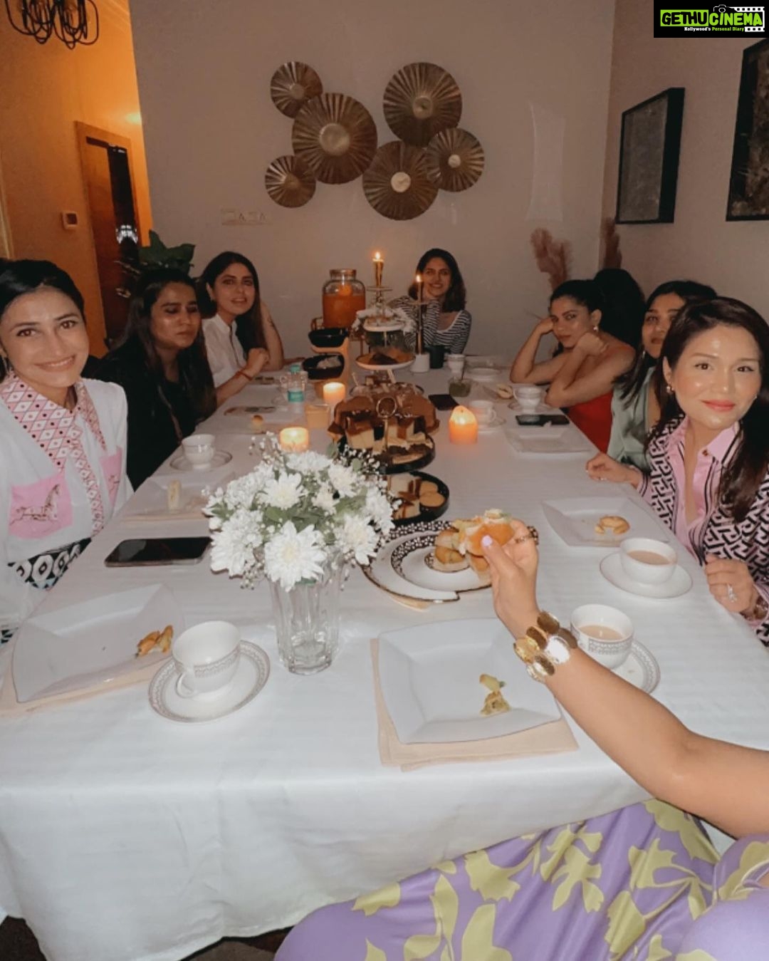 Neha Kakkar Instagram - Tea Party at home for My Birthday this time.. Yeaiiiii.. What a day!!☕️😍