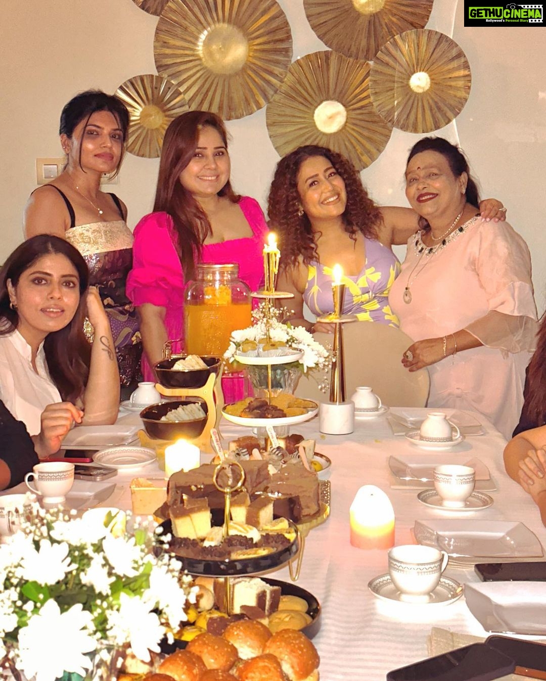 Neha Kakkar Instagram - Tea Party at home for My Birthday this time.. Yeaiiiii.. What a day!!☕️😍
