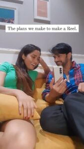 Neha Saxena Instagram - Does this happen with you too?
.
.
#trendingaudio
#trendingreels
#comedy
#comedyvideos 
#couplecomedy