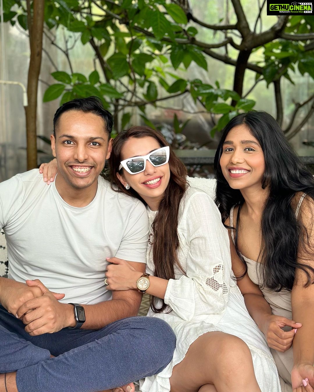 Nidhi Shah Instagram - You can take a girl out of mumbai but you cannot take mumbai out of a girl 🥹 monsoons and vada pao 🤤 swear by them Alibaug - 7.7.2023 ❤️ Alibag Beach