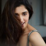 Nidhi Shah Instagram - Fooling around🤪 . . . . 📸- @theguywithacanon