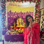 Nidhi Shah Instagram – Wishing you all a very happy Ganesh Chaturthi 🙏🏼🤗✨ 
May Ganesha bless us all with good health, happiness and inner peace ❤️ 
Ganpati bappa Morya ✨🙏🏼🫶