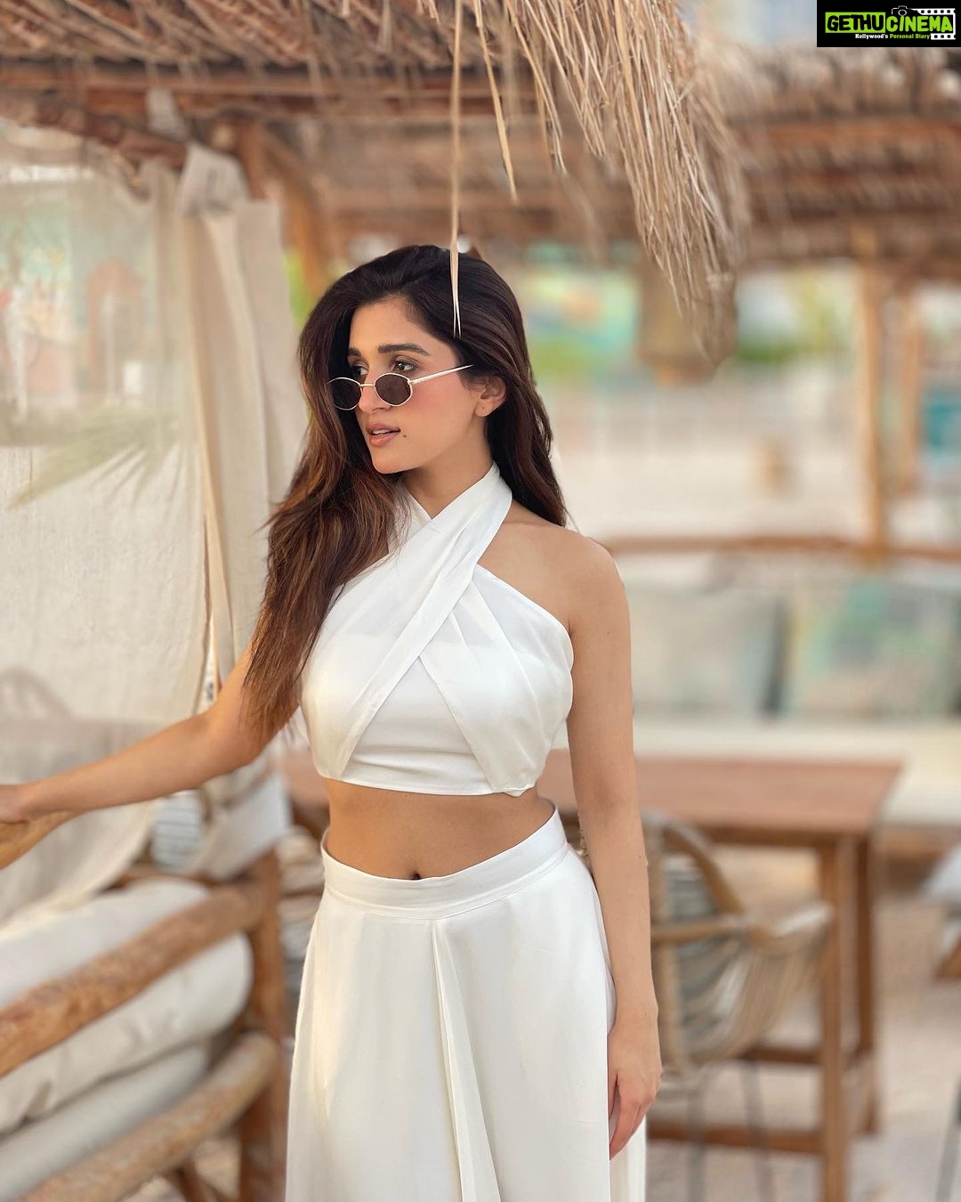 Nidhi Shah Instagram - 🤍 Dubai, United Arab Emirates