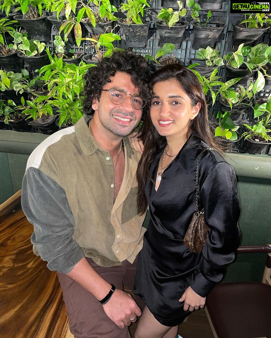 Nidhi Shah Instagram - K…K..K….KINJAL… Sapna hai ya haqiqat.. Toshu ka pyaar….kya hogaa kamyaab..🤪❤️🙈😅🧿🤞🚨🥰🌟🎬⭐️ #anuapama #toshu #kinjal #story #newstory #reellove #explorepage #fun #masti #night #photodump #ondemand #nofilter #laughter #blur #gratitude
