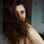 Nidhi Shah Instagram - Fooling around🤪 . . . . 📸- @theguywithacanon