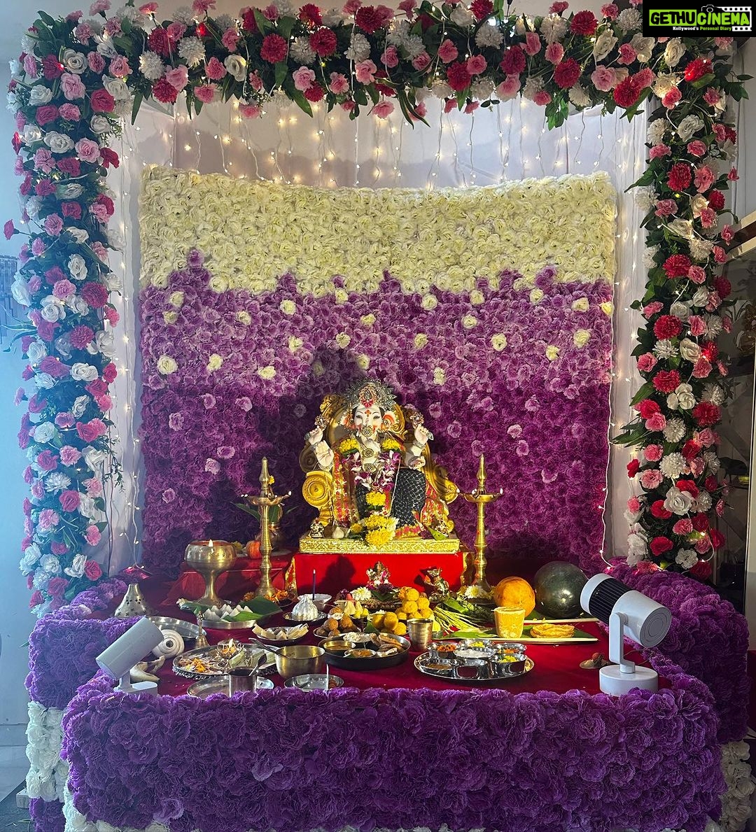 Nidhi Shah Instagram - Wishing you all a very happy Ganesh Chaturthi ππΌπ€β¨ May Ganesha bless us all with good health, happiness and inner peace β€οΈ Ganpati bappa Morya β¨ππΌπ«Ά