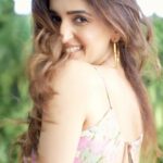 Nidhi Shah Instagram - What a day it was🥺🫶🏻✨ Got my hair styled and learned DIY hair coloring from the experts and most importantly met such amazing students while enjoying the Back2College vibe and witnessing the amazing energy there!😍 Absolutely loved visiting Garnier Color College! Here is the event captured from my lense...check it out❤️ @garnierindia #Collab #GarnierColorCollege #NewPhaseNewShade