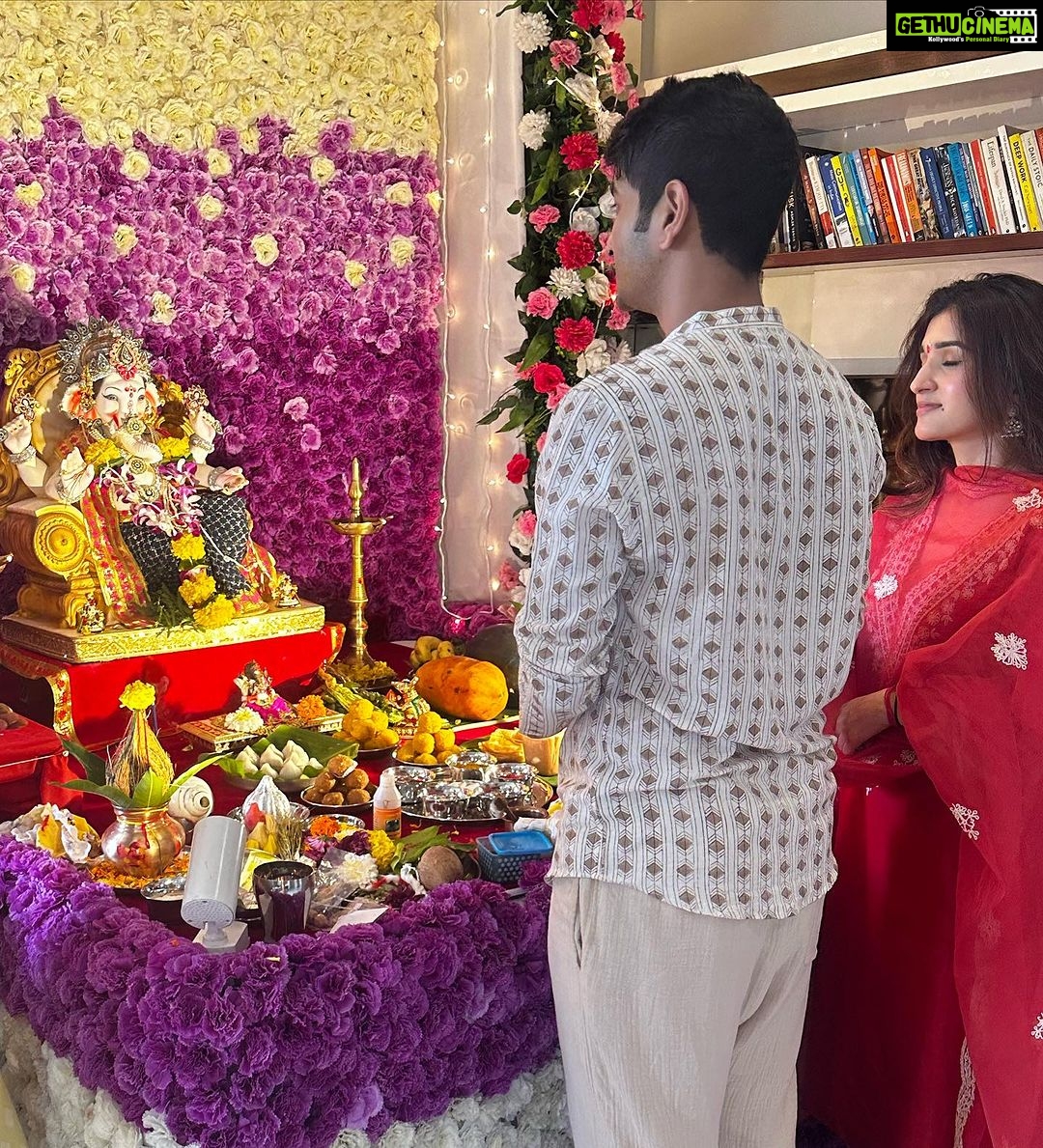 Nidhi Shah Instagram - Wishing you all a very happy Ganesh Chaturthi ππΌπ€β¨ May Ganesha bless us all with good health, happiness and inner peace β€οΈ Ganpati bappa Morya β¨ππΌπ«Ά