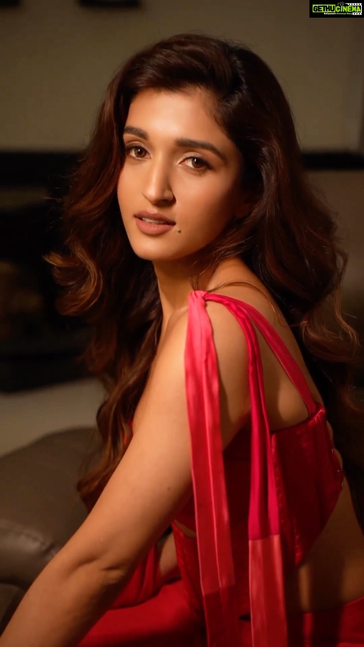 Nidhi Shah Instagram - Put on some red and live a little❤️ . . Make up - @makeupbymahekbhatt