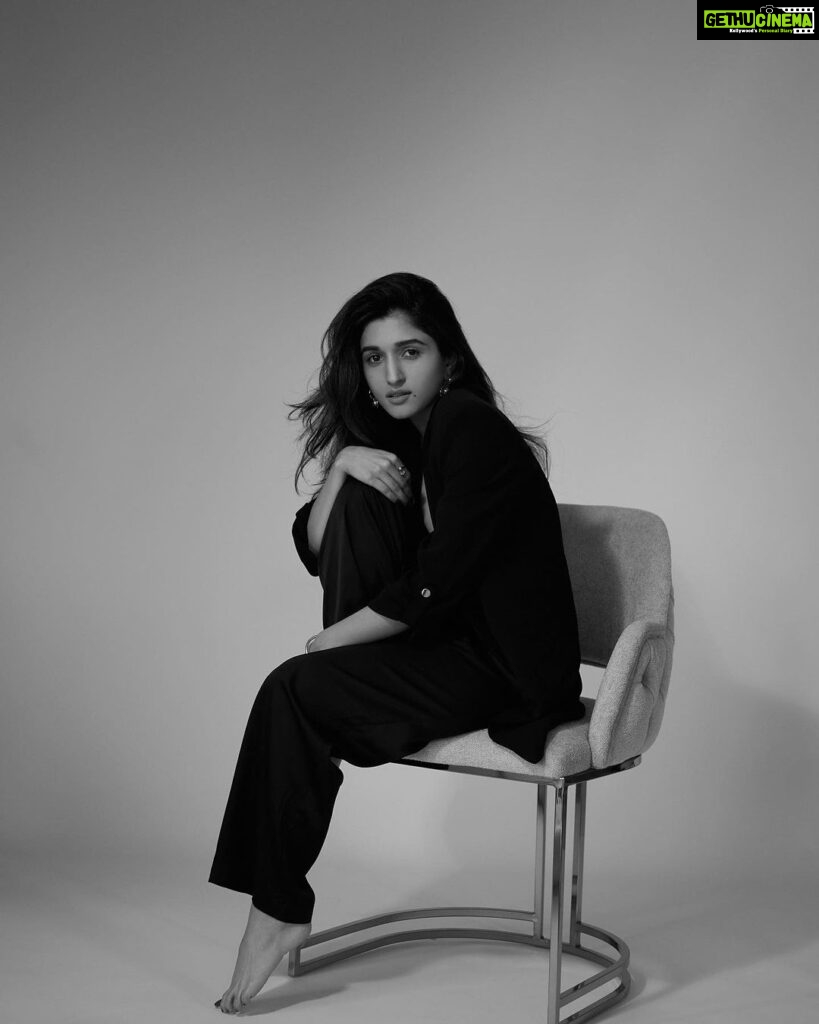 Nidhi Shah Instagram - More of me 🖤 . . . . 📸 - @theguywithacanon . . . #pictures #picturesinblackandwhite #instagram #instapic #love #peace #cheers