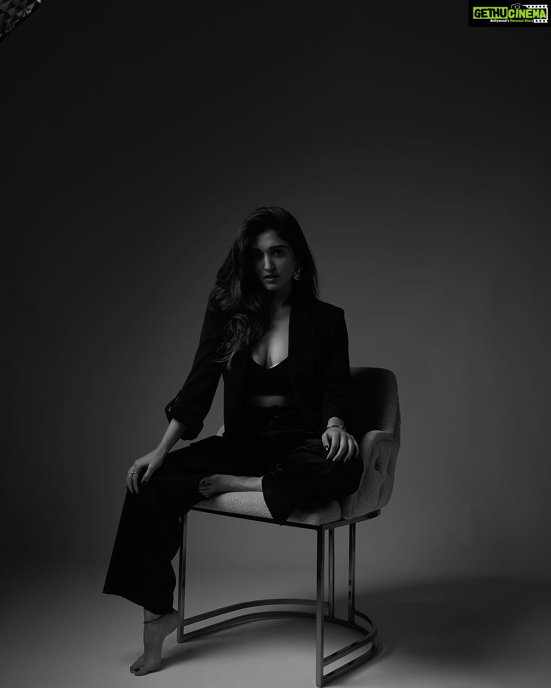 Nidhi Shah Instagram - More of me 🖤 . . . . 📸 - @theguywithacanon . . . #pictures #picturesinblackandwhite #instagram #instapic #love #peace #cheers