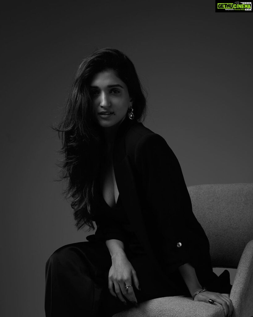 Nidhi Shah Instagram - More of me 🖤 . . . . 📸 - @theguywithacanon . . . #pictures #picturesinblackandwhite #instagram #instapic #love #peace #cheers