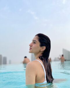 Nidhi Shah Instagram - Got it how I want it 💕 
.
.
.
.
#amazingview #burjkhalife #dubai #travelling