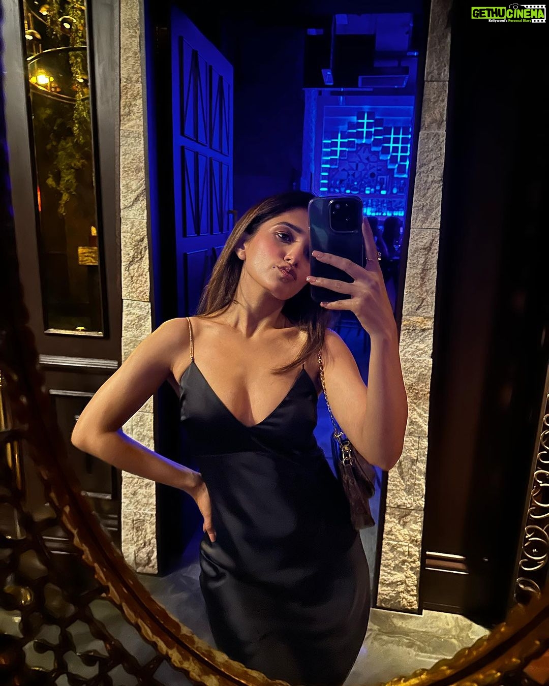 Nidhi Shah Instagram - Antares in the night sky ✨ Dubai, United Arab Emirates