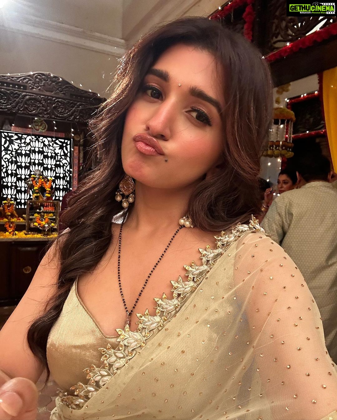 Nidhi Shah Instagram - The amount of love I get from you guys is beyond imagination. Thank you for the love and blessings 🤗 happy 3 years kinju baby 💕 @rajan.shahi.543 @directorskutproduction @starplus