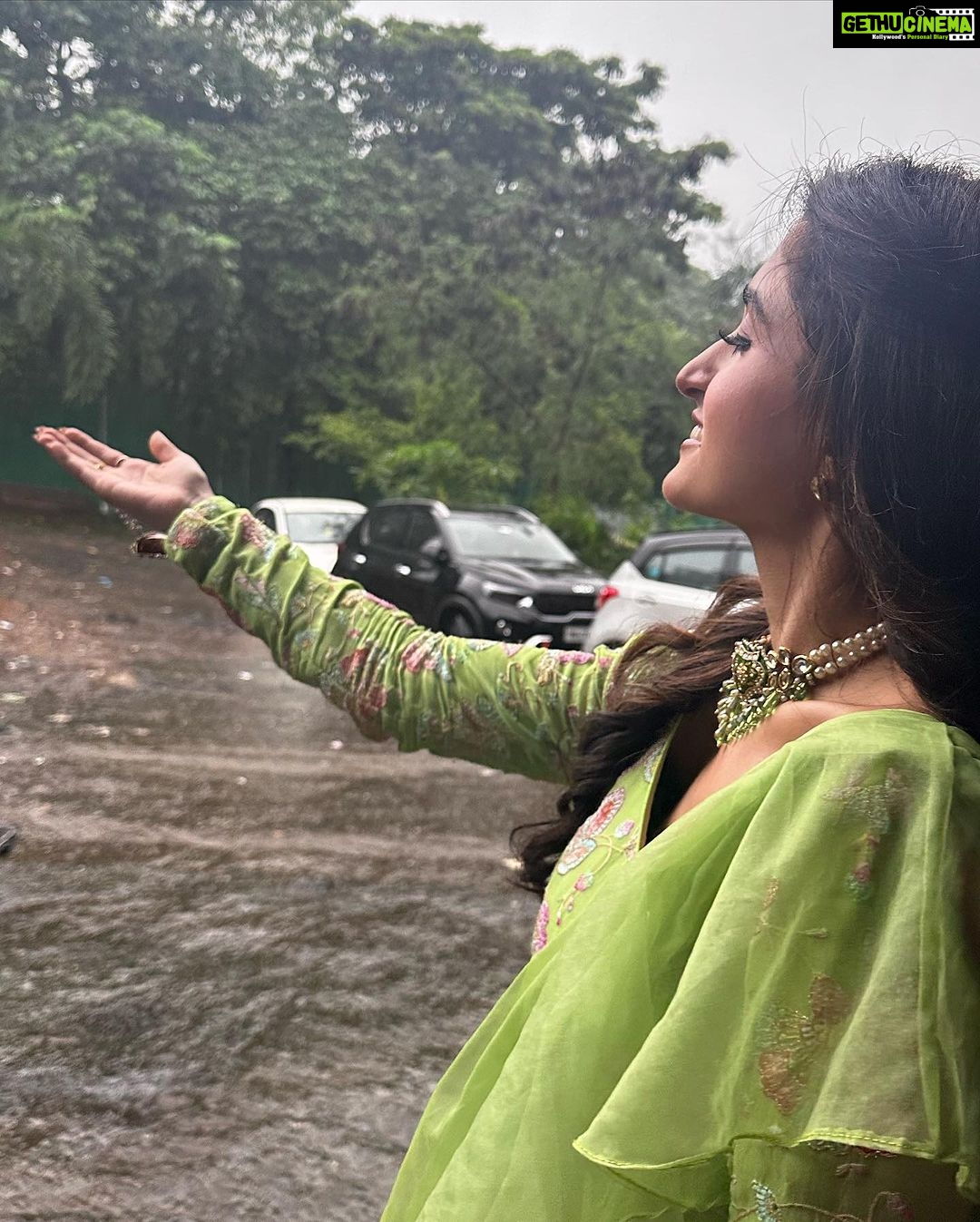 Nidhi Shah Instagram - The amount of love I get from you guys is beyond imagination. Thank you for the love and blessings 🤗 happy 3 years kinju baby 💕 @rajan.shahi.543 @directorskutproduction @starplus