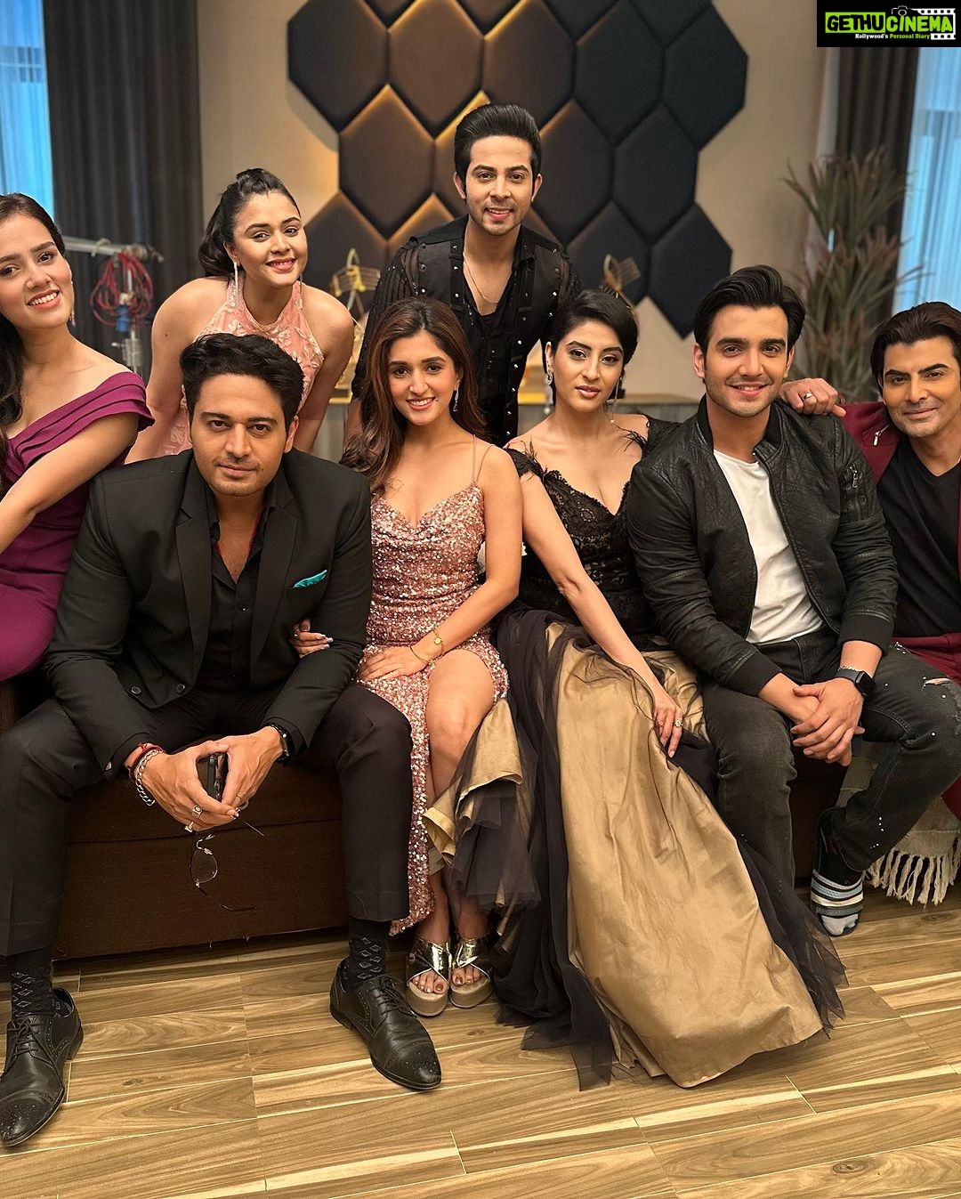 Nidhi Shah Instagram - The amount of love I get from you guys is beyond imagination. Thank you for the love and blessings 🤗 happy 3 years kinju baby 💕 @rajan.shahi.543 @directorskutproduction @starplus