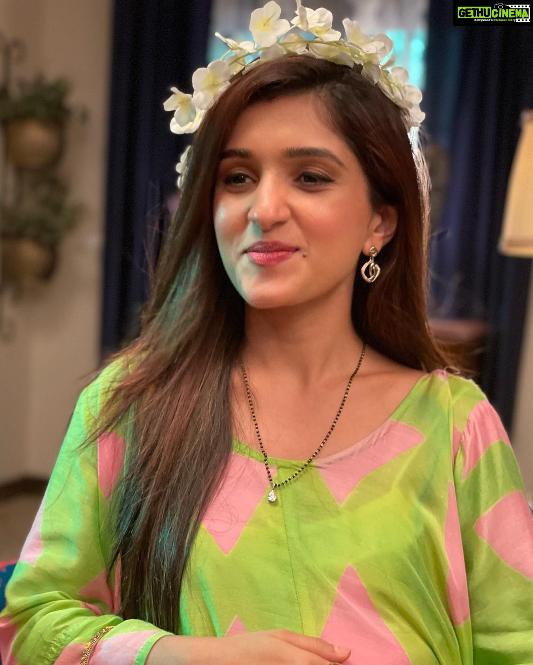 Nidhi Shah Instagram - The amount of love I get from you guys is beyond imagination. Thank you for the love and blessings 🤗 happy 3 years kinju baby 💕 @rajan.shahi.543 @directorskutproduction @starplus