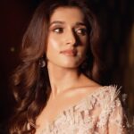 Nidhi Shah Instagram - Just a moment between moments #bts . Makeup - @makeupbypriyanka2019 Hairby- @hairbydeepakthakur Styled by - @stylistshikhar Jewellery - @thelittlejb_ @twinconsulting 📸- @__.pikaboo @too.vishal Managed by - @saumyawadhwa . . #bts #instareels #events #instagood #work #instafashion #indian #reelsinstagram
