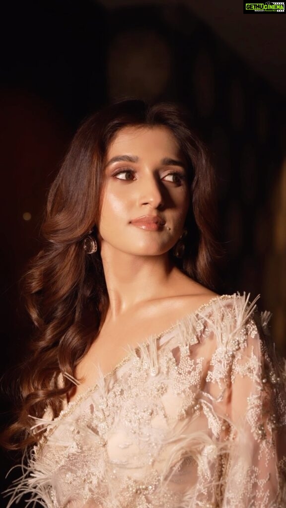 Nidhi Shah Instagram - Just a moment between moments #bts . Makeup - @makeupbypriyanka2019 Hairby- @hairbydeepakthakur Styled by - @stylistshikhar Jewellery - @thelittlejb_ @twinconsulting 📸- @__.pikaboo @too.vishal Managed by - @saumyawadhwa . . #bts #instareels #events #instagood #work #instafashion #indian #reelsinstagram