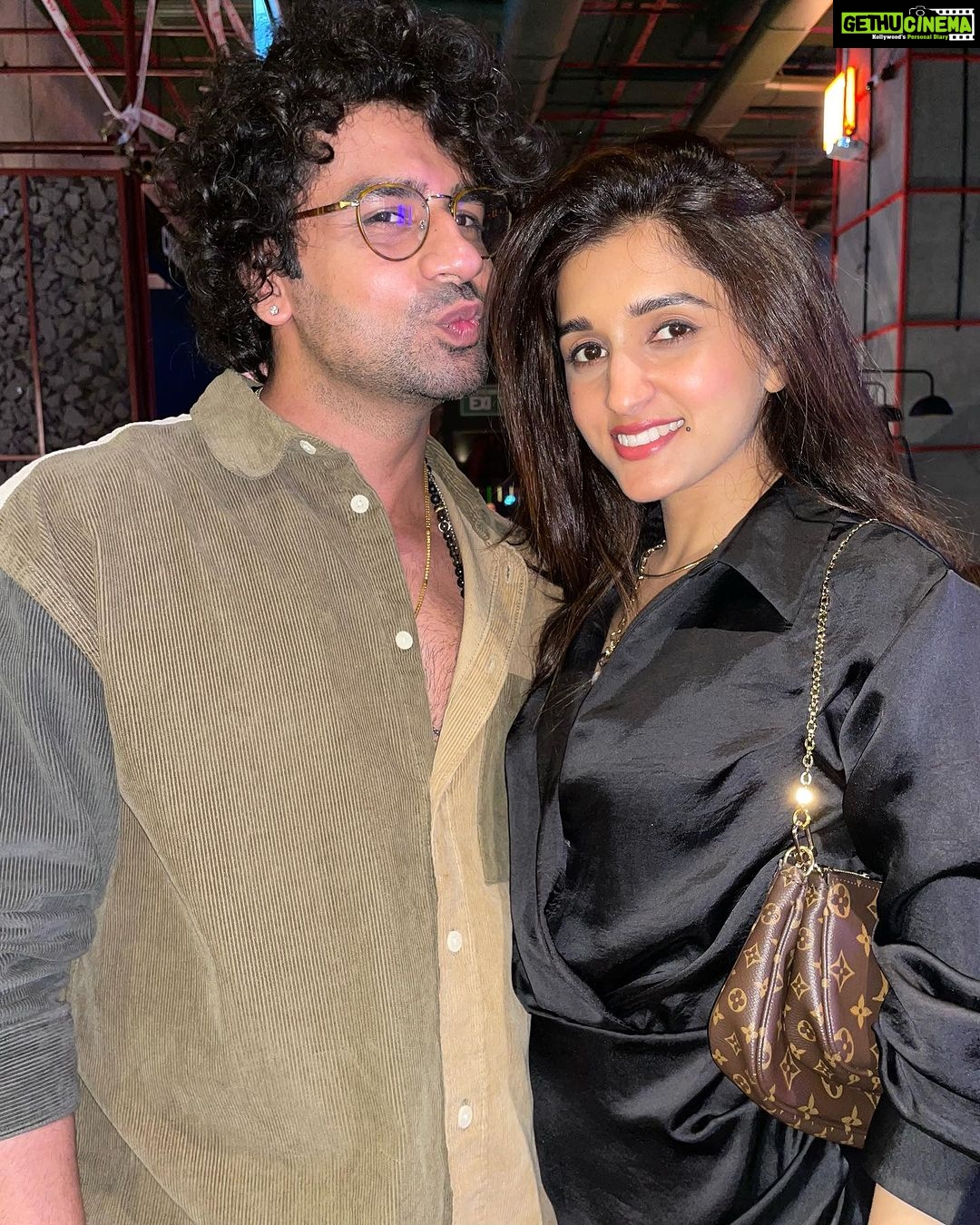Nidhi Shah Instagram - K…K..K….KINJAL… Sapna hai ya haqiqat.. Toshu ka pyaar….kya hogaa kamyaab..🤪❤️🙈😅🧿🤞🚨🥰🌟🎬⭐️ #anuapama #toshu #kinjal #story #newstory #reellove #explorepage #fun #masti #night #photodump #ondemand #nofilter #laughter #blur #gratitude