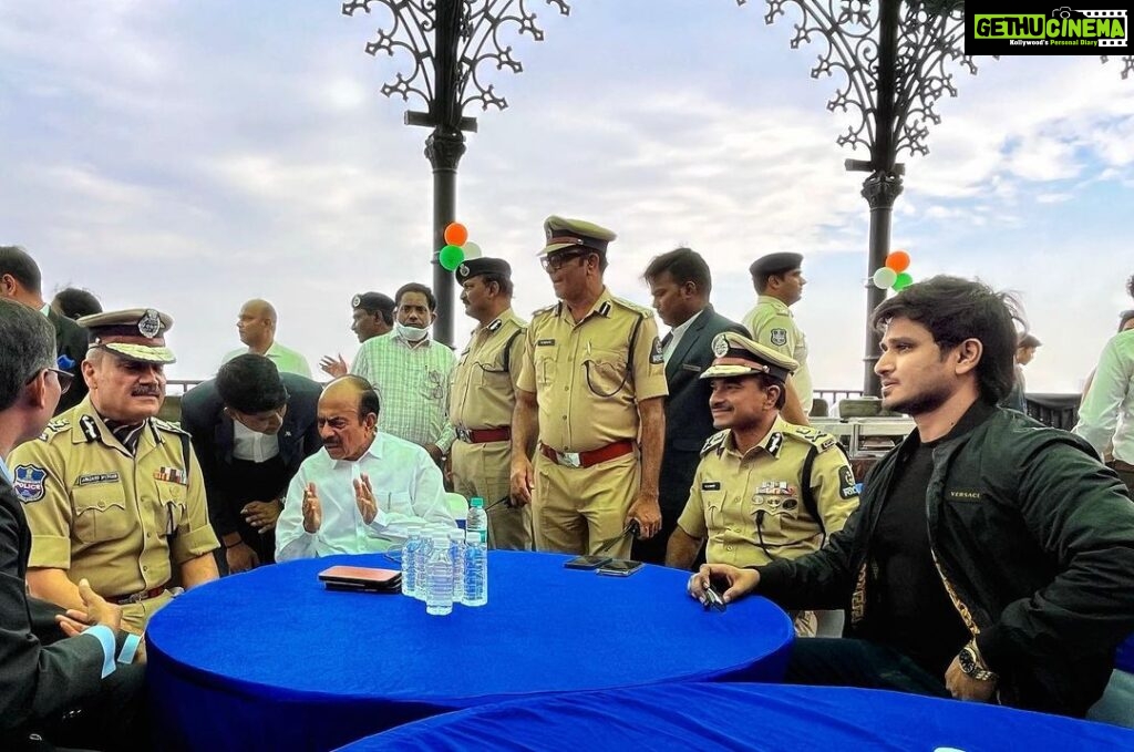 Nikhil Siddhartha Instagram - Attended the Telangana formation Celebrations Suraksh Event by the Real Heroes @telanganapolice Spent Amazing time Speaking to Commisioner @cvanand99 garu and DGP @anjani_kumar_1100 anjani_kumar_1100 Anjani Kumar garu over Breakfast .