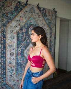 Nikita Dutta Instagram - Barbie, but in comfy denims 
🐙🐙

#Friyay #BarbieWeekend