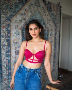 Nikita Dutta Instagram - Barbie, but in comfy denims 
🐙🐙

#Friyay #BarbieWeekend