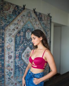 Nikita Dutta Instagram - Barbie, but in comfy denims 
🐙🐙

#Friyay #BarbieWeekend