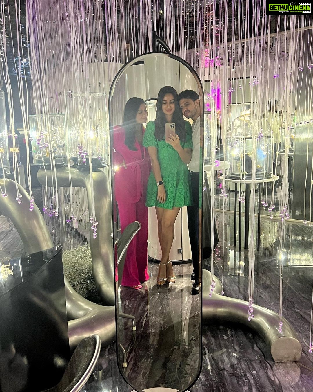 Nikita Dutta Instagram - Dumping #AllAboutLastNight 💚🩷🤍