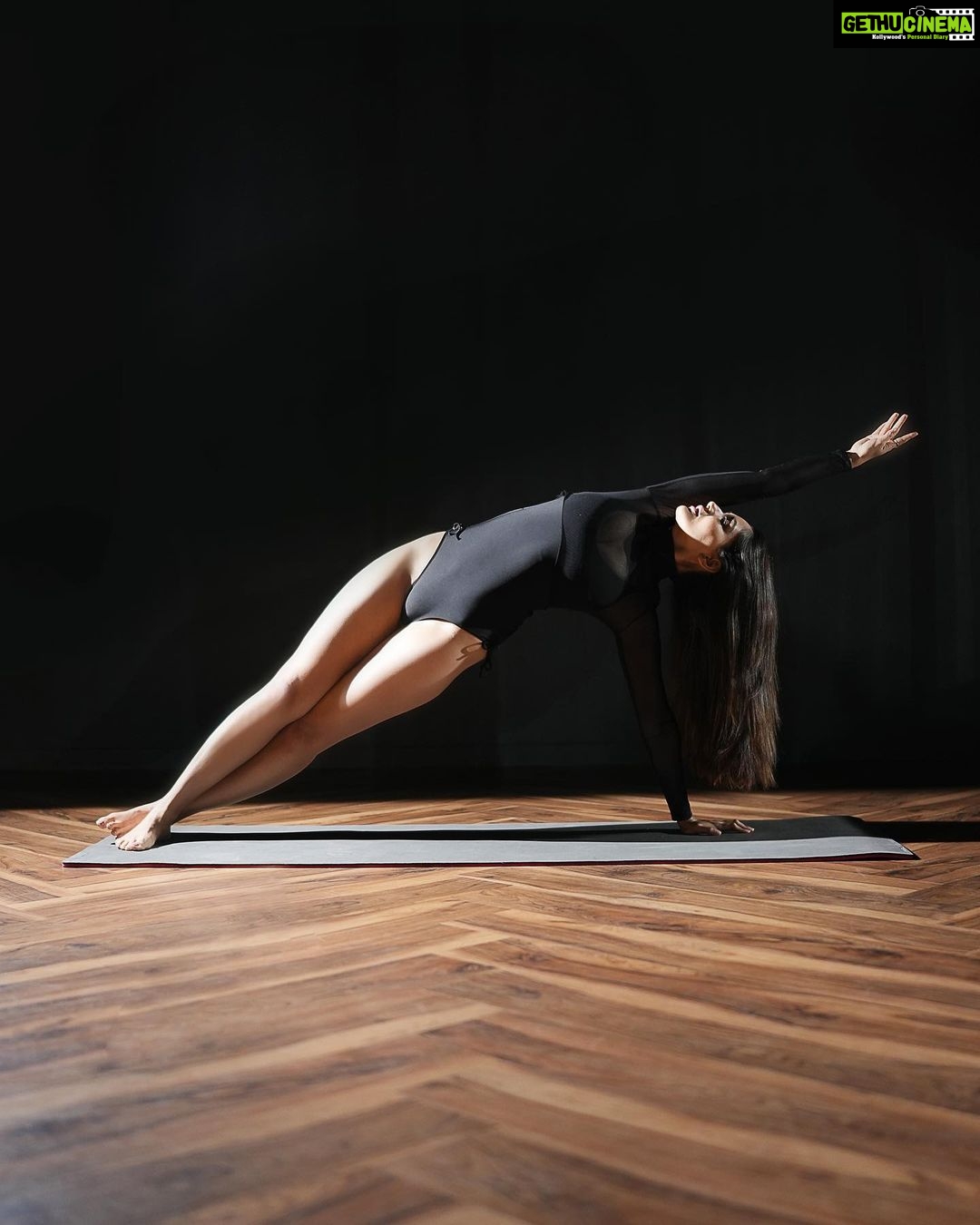 Nikita Dutta Instagram - Constantly stretching perseverance π€π©Άπ€