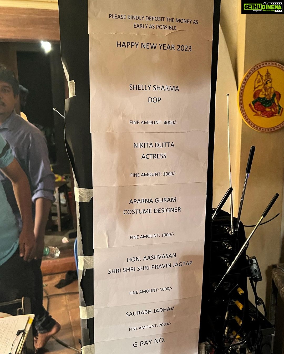 Nikita Dutta Instagram - I am filled with multiple emotions while posting this since itβs a wrap on #GharatGanpati Really grateful to each and every person who has been a part of this film for welcoming me in the Marathi world with an open heart and helping me in their own capacity. Will cherish every moment I have spent on this set for a lifetime. See you at the movies ππ«Άπ @navigns