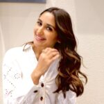 Nikita Dutta Instagram – Who doesn’t love a gorgeous hair colour makeover?
I’m currently obsessed with my hair transformation with @loreapro.
It’s their French Balayage which blends seamlessly and is super easy to maintain
A huge thank you to my hairdresser @nafees.salmani.1804 from @lemonsalons who helped me choose the right shade for my hair which is the Classic Mocha.

So guys go visit the nearest L’Oréal Professionnel-partnered salon and get your personalized French Balayage 🤍
#AD #FrenchBalayageIndia #MyFrenchBalayageIndia  @lorealpro @lorealpro_education_india