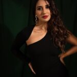 Nikita Dutta Instagram - Unpopular opinion: black is a happy colour ♠️🖤 . . 📸: @palashsverma Styled by @jaferalimunshi Assisted by @somyaaa.23 Outfit @bout_to_wear Footwear @monrowshoes Make up: @hairandmakeupbypinks Hair: @hairstylebysudha