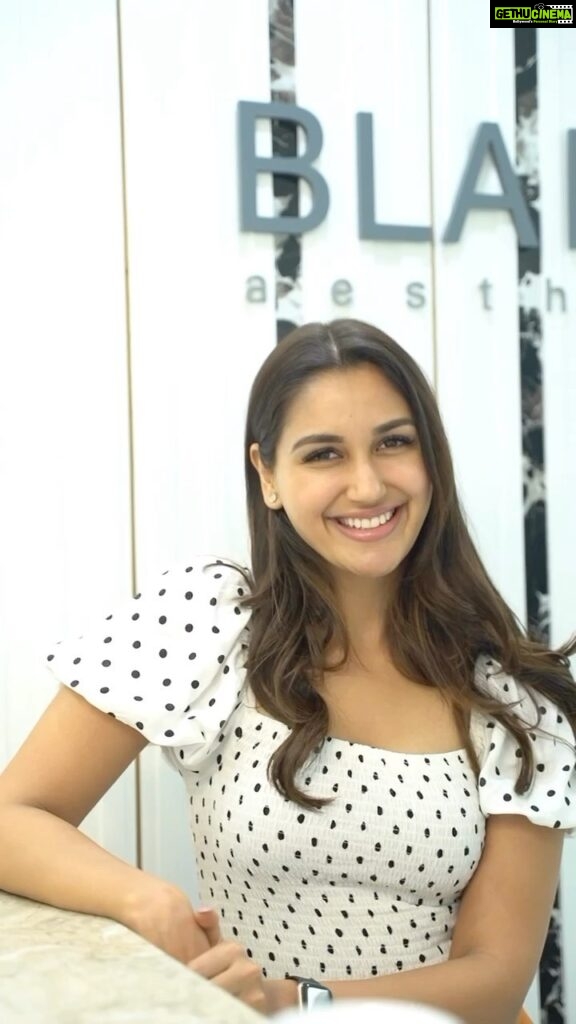 Nikita Dutta Instagram - I can’t stop smiling! 😁 Just had the Zoom Teeth Whitening treatment at @blancoaesthetics and my teeth have never looked better. If you’re looking for a quick and easy way to upgrade your smile, I highly recommend visiting @smilesbydrreshma She has been a dream in dealing with all my dental fears! Thank you for helping me with this @supersonex 🫶🙏 #ZoomZoomWhitenWhiten #SmileBrightLikeADiamond #BlancoAesthetics #TeethWhiteningGoals 🦷✨