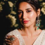 Nikita Dutta Instagram - Current mood: An Ali Sethi playlist 🎶 🤍 . . . . . HMU: @nidhiagarwalmua Styled by @vidyulaa Outfit: @kalkifashion @mintandmilkpr Jewellery: @ishhaara @ascend.rohank 📸: @manii2108
