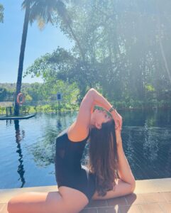 Nikita Dutta Instagram - Soak-stretch-dip-repeat. ☀️🖤 
.
.
.
Wearing: @angelcroshet_swimwear
