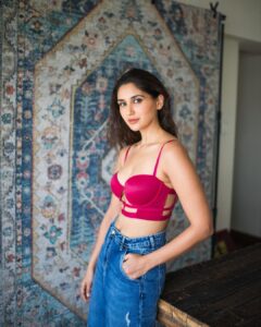Nikita Dutta Instagram - Barbie, but in comfy denims 
🐙🐙

#Friyay #BarbieWeekend