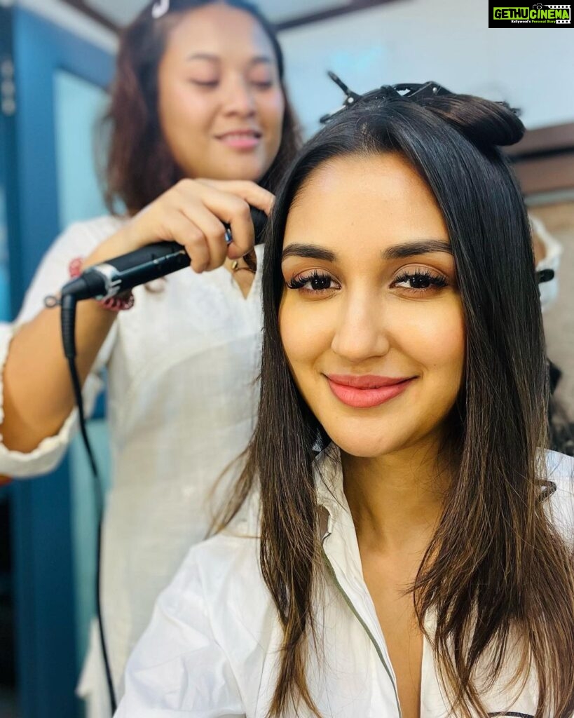Nikita Dutta Instagram - Working Christmas ✔️ Working new year ✔️ Working Holi ✔️ Getting used to this pattern 🫶🧿 . . Happy Holi! Put a little extra colour and eat an extra sweet on my behalf💙💚💛🧡❤️💜 . . . Special appearance by @priyalahon