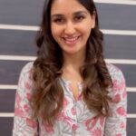 Nikita Dutta Instagram - घरत गणपती कुटुंबाकडुनं सर्वांना जागतिक मराठी भाषा दिनाच्या खुप खुप शुभेच्छा! ❤️🌸 #gharatganpati #navigns #marathibhasha #marathi #navjyotbandiwadekar #nikitadutta #marathifilm Mumbai, Maharashtra