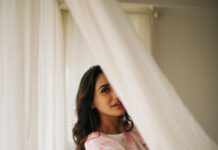 Nikita Dutta Instagram - Still moving with love, just practising more discernment 🩷🤍🩵 . . . . . 📸: @bharat_rawail HMU: @dellsi.mody @hairstylebysudha Styled by @jinalpnagda Bling @also.in