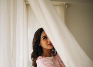 Nikita Dutta Instagram - Still moving with love, just practising more discernment 🩷🤍🩵 . . . . . 📸: @bharat_rawail HMU: @dellsi.mody @hairstylebysudha Styled by @jinalpnagda Bling @also.in