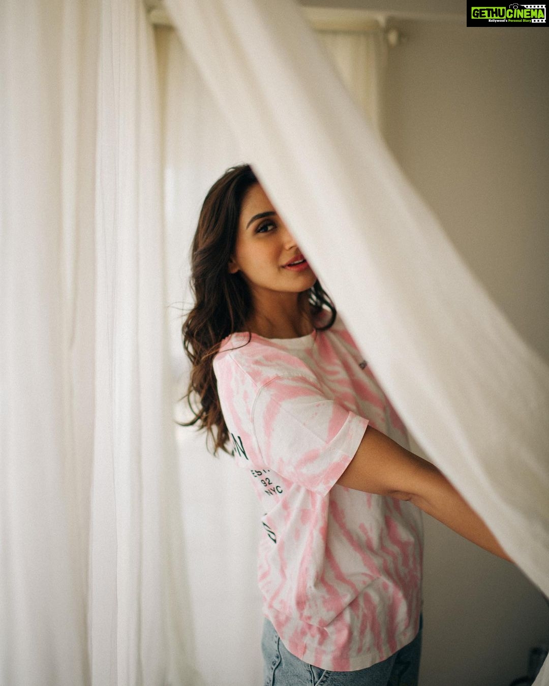Nikita Dutta - 178.1K Likes - Still moving with love, just practising more discernment 🩷🤍🩵
.
.
.
.
.
📸: @bharat_rawail
HMU: @dellsi.mody @hairstylebysudha
Styled by @jinalpnagda
Bling @also.in