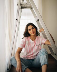 Nikita Dutta Instagram - Still moving with love, just practising more discernment 🩷🤍🩵
.
.
.
.
.
📸: @bharat_rawail 
HMU: @dellsi.mody @hairstylebysudha 
Styled by @jinalpnagda
Bling @also.in
