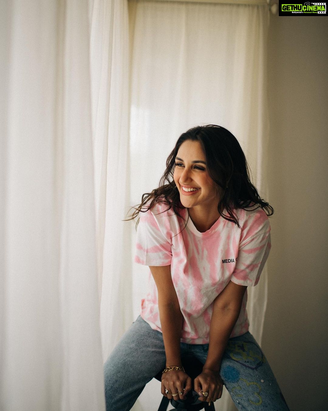 Nikita Dutta - 178.1K Likes - Still moving with love, just practising more discernment 🩷🤍🩵
.
.
.
.
.
📸: @bharat_rawail
HMU: @dellsi.mody @hairstylebysudha
Styled by @jinalpnagda
Bling @also.in