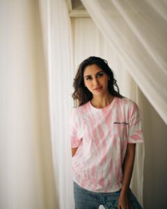 Nikita Dutta Instagram - Still moving with love, just practising more discernment 🩷🤍🩵
.
.
.
.
.
📸: @bharat_rawail 
HMU: @dellsi.mody @hairstylebysudha 
Styled by @jinalpnagda
Bling @also.in