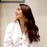 Nikita Dutta Instagram – Who doesn’t love a gorgeous hair colour makeover?
I’m currently obsessed with my hair transformation with @loreapro.
It’s their French Balayage which blends seamlessly and is super easy to maintain
A huge thank you to my hairdresser @nafees.salmani.1804 from @lemonsalons who helped me choose the right shade for my hair which is the Classic Mocha.

So guys go visit the nearest L’Oréal Professionnel-partnered salon and get your personalized French Balayage 🤍
#AD #FrenchBalayageIndia #MyFrenchBalayageIndia  @lorealpro @lorealpro_education_india